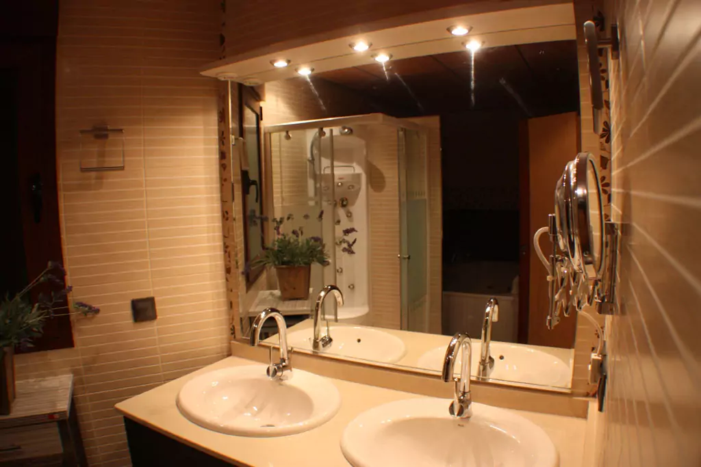 Bano principal casa en venta en granada
